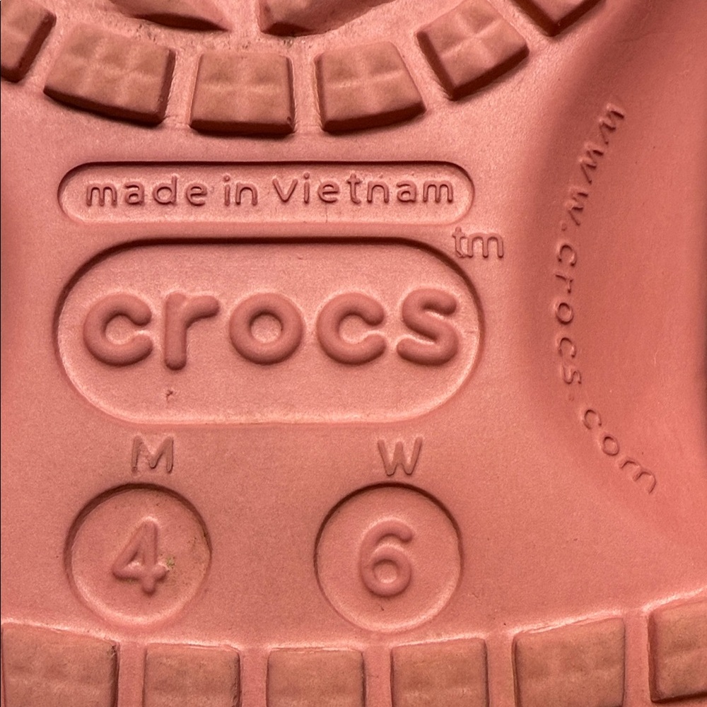 CROCS Women's Sandals in Deep Burgundy women’s6 men4, kids coral/metallic pink - Picture 13 of 16